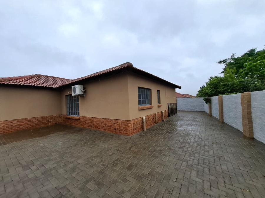 4 Bedroom Property for Sale in Waterkloof East North West